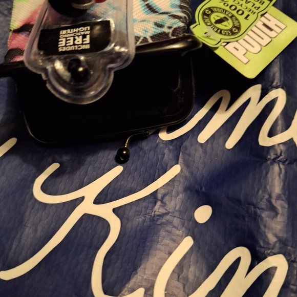 Canvas cigarette case with a matching lighter. - Picture 6 of 7